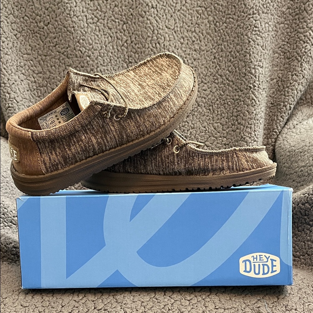 Hey Dude Boy’s Wally Walnut Brown in Slip-On Loafers